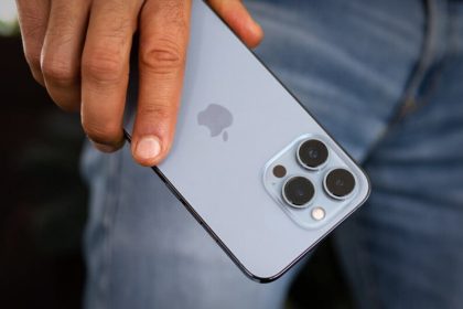 Why are old flagship phones still worth buying?