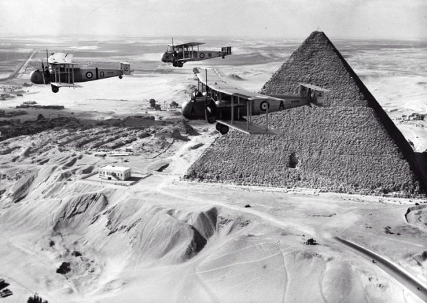 ۱۵ Rueled Pictures of the Egyptian Giza Pyramids that you probably never seen