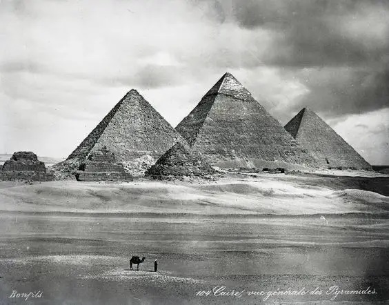 ۱۵ Rueled Pictures of the Egyptian Giza Pyramids that you probably never seen
