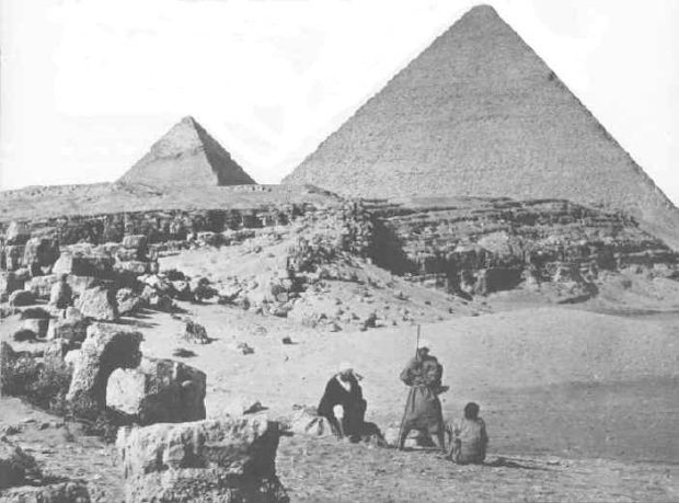 ۱۵ Rueled Pictures of the Egyptian Giza Pyramids that you probably never seen