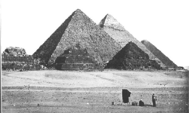 ۱۵ Rueled Pictures of the Egyptian Giza Pyramids that you probably never seen