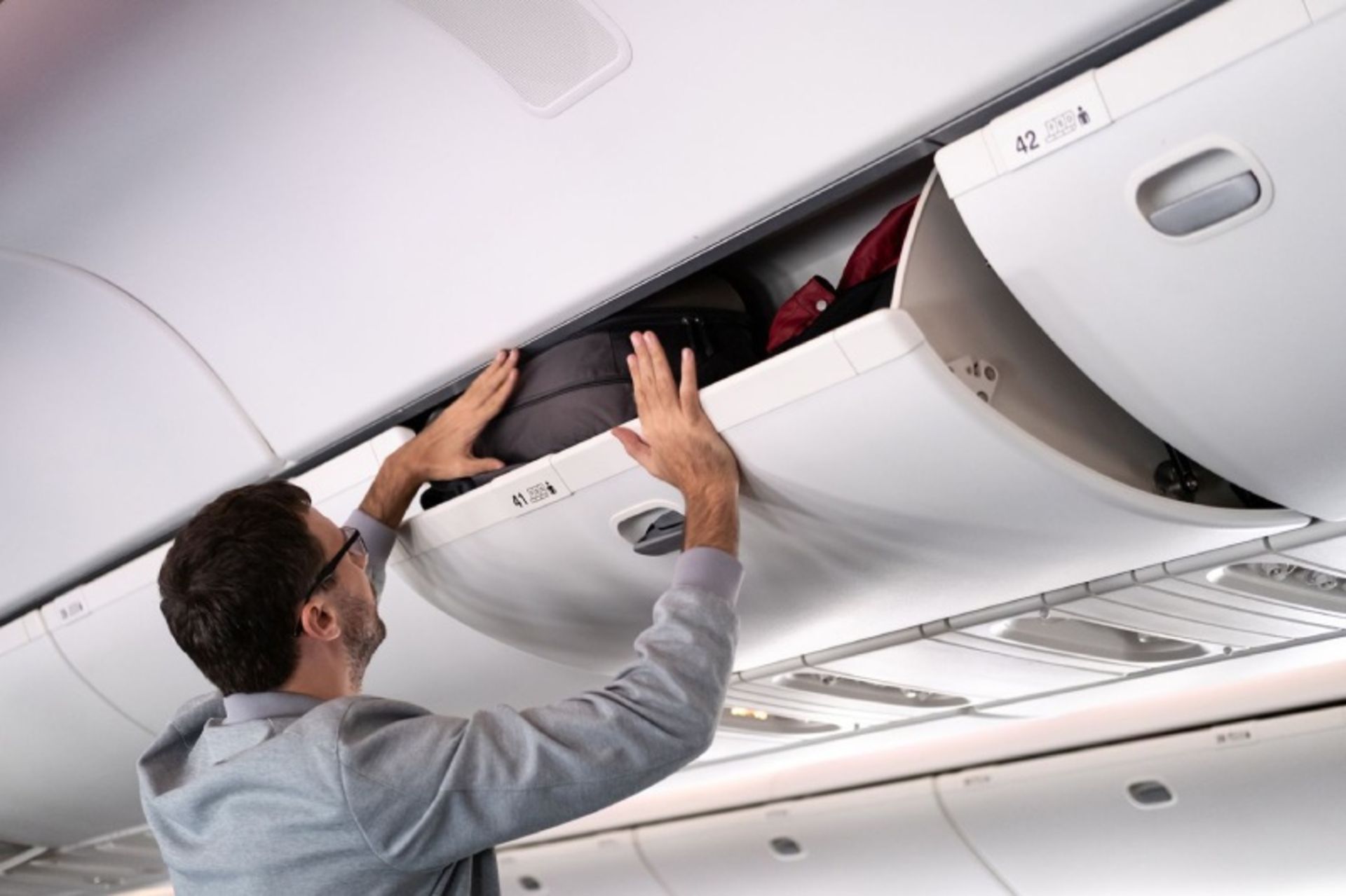 Putting the bag in the upstream compartment