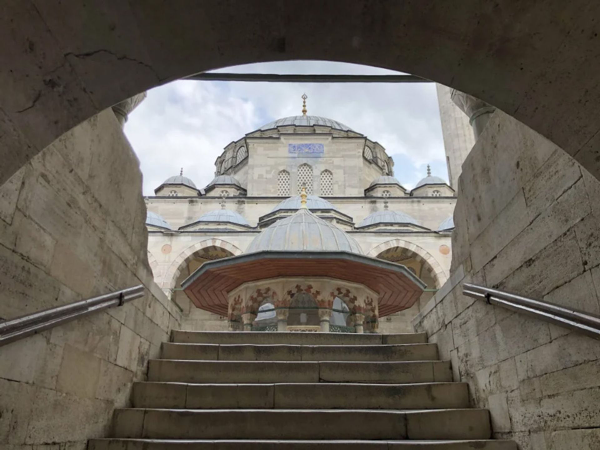 Entrance stairs to the inner courtyard of the Sukolo Muhammad Pasha Mosque