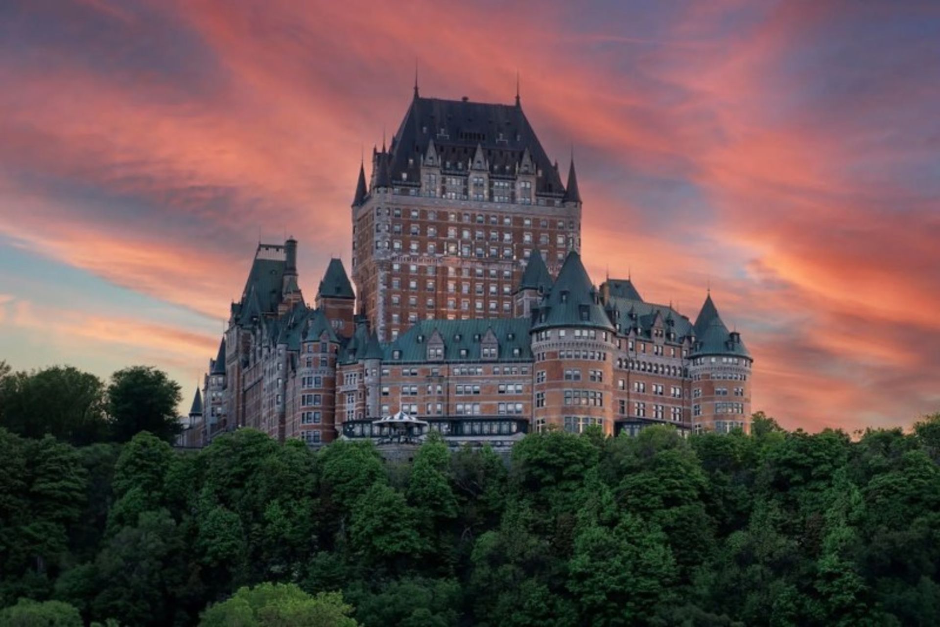 Shatu Franteak Hotel in the lush nature