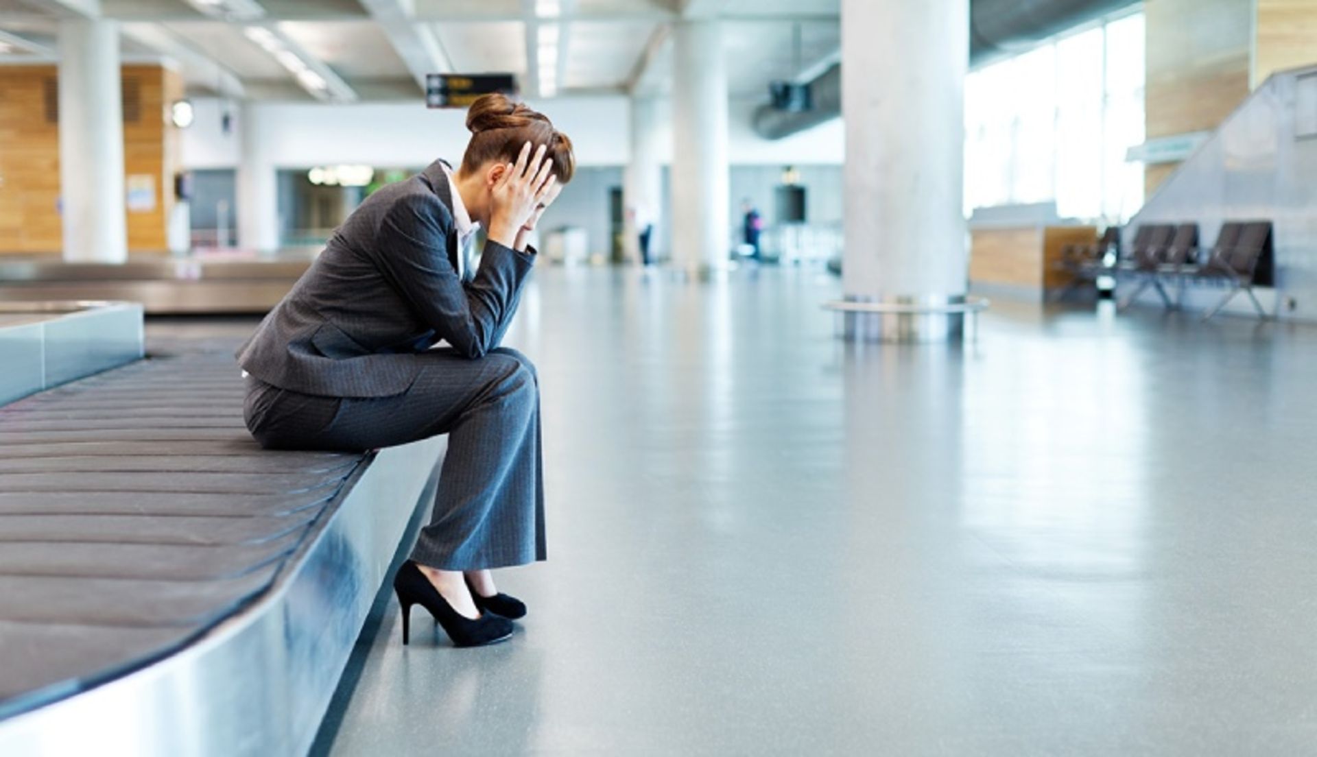 Woman upset with a suit next to the airport conveyor