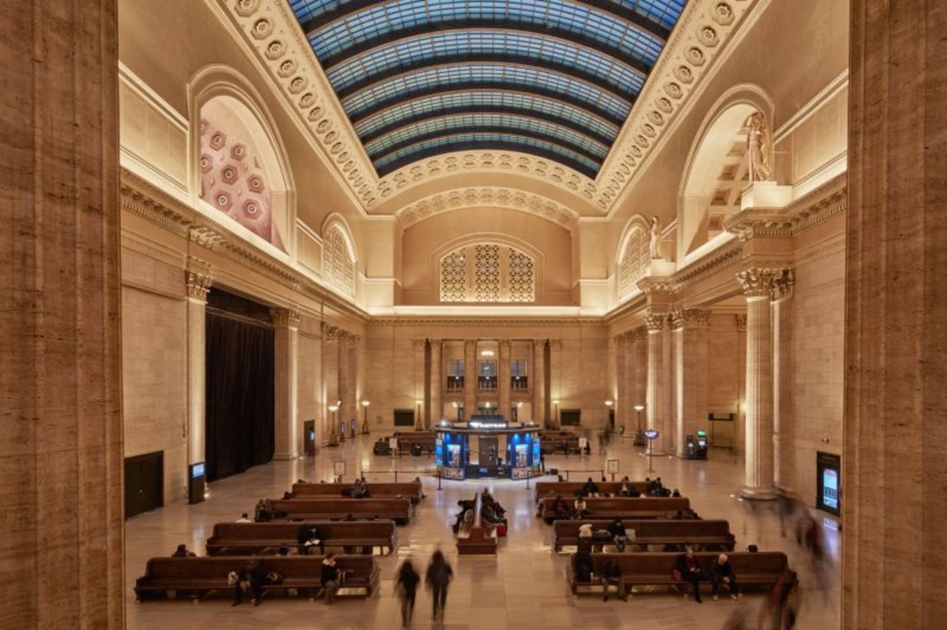 The interior of the Chicago Union Station 