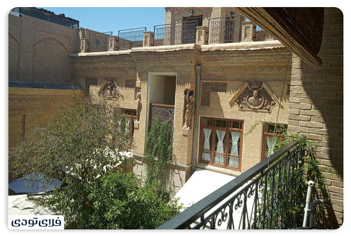 Father's house at the lawyer's market