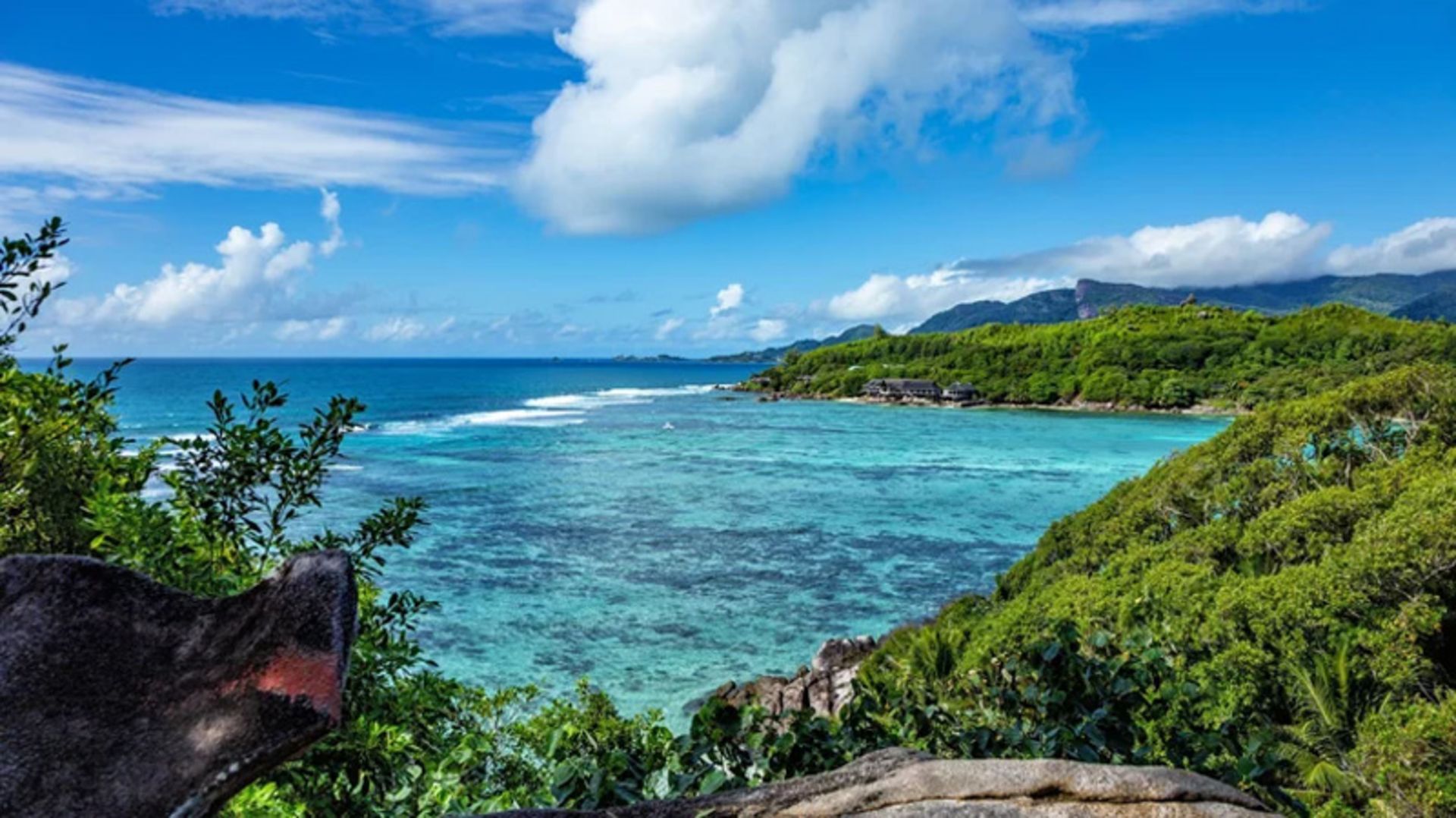 Turquoise shallow waters in the Maine Island National Park