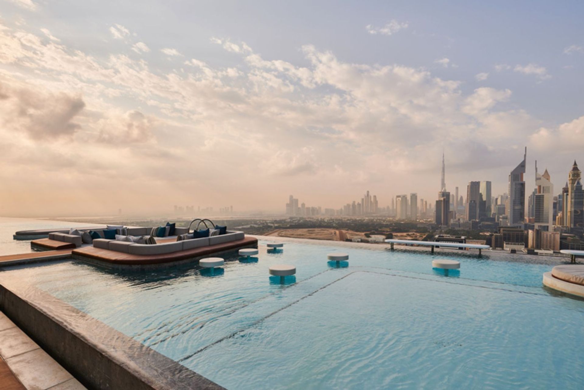Infinite pool on the suspended platform of the Van Andley Van Zabil Hotel 