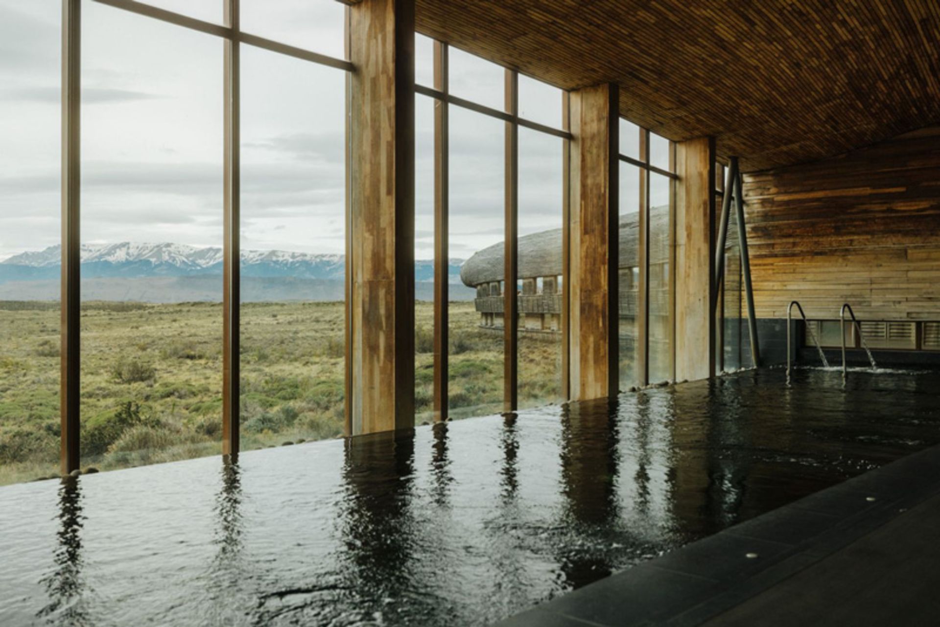 Tire Patagonia Hotel Pool
