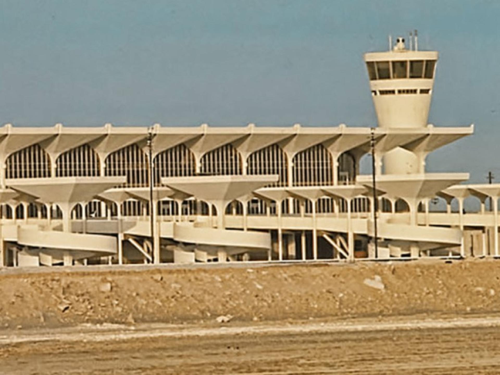 Old image of Dubai Airport