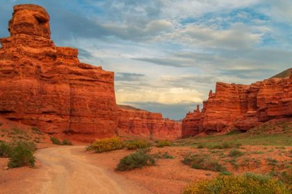 The blue sky and the red rocks of the Sharin Valley