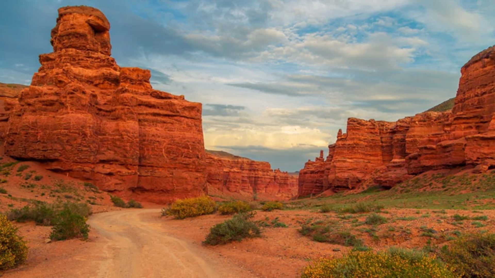The blue sky and the red rocks of the Sharin Valley