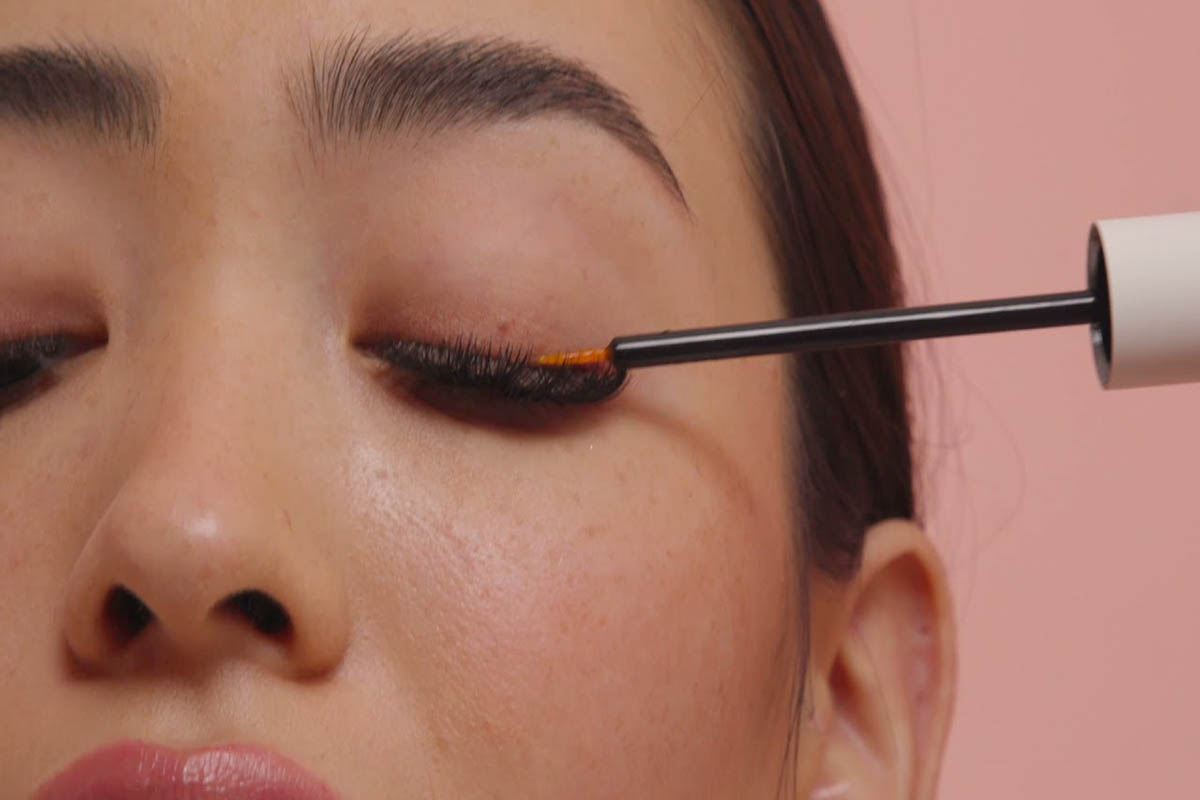 How to use eyelash amplifier?
