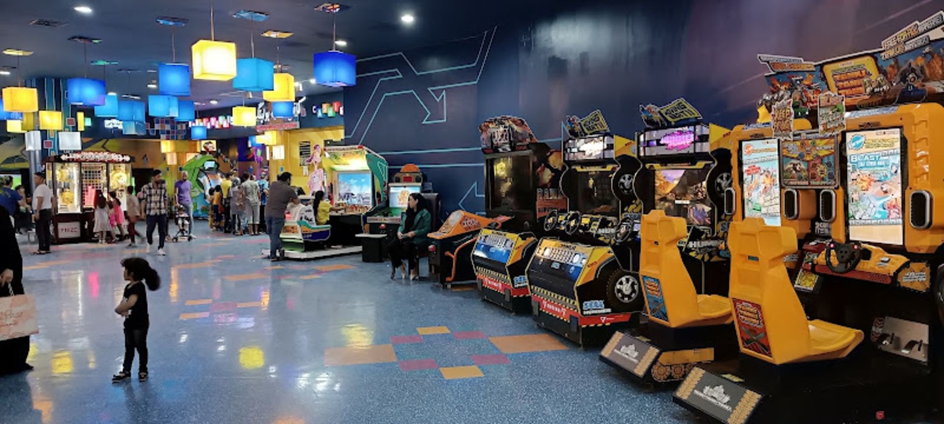 Computer Games at City Center in Qeshm