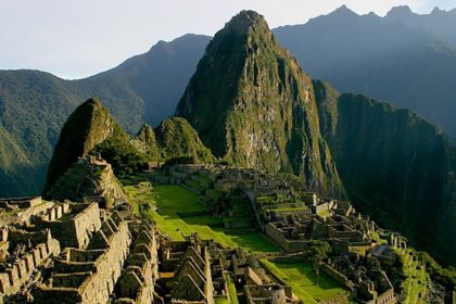 Macho Pico in the middle of the lush mountain