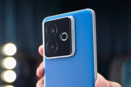 The next -generation smartphone was displayed with internal cooling