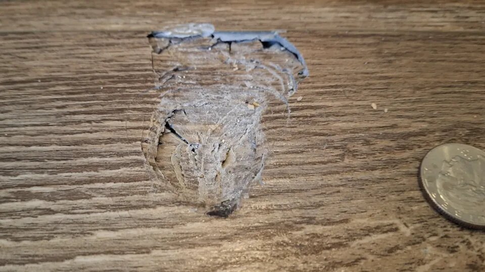 I meteorite pierced an older stone than the ground of a house.