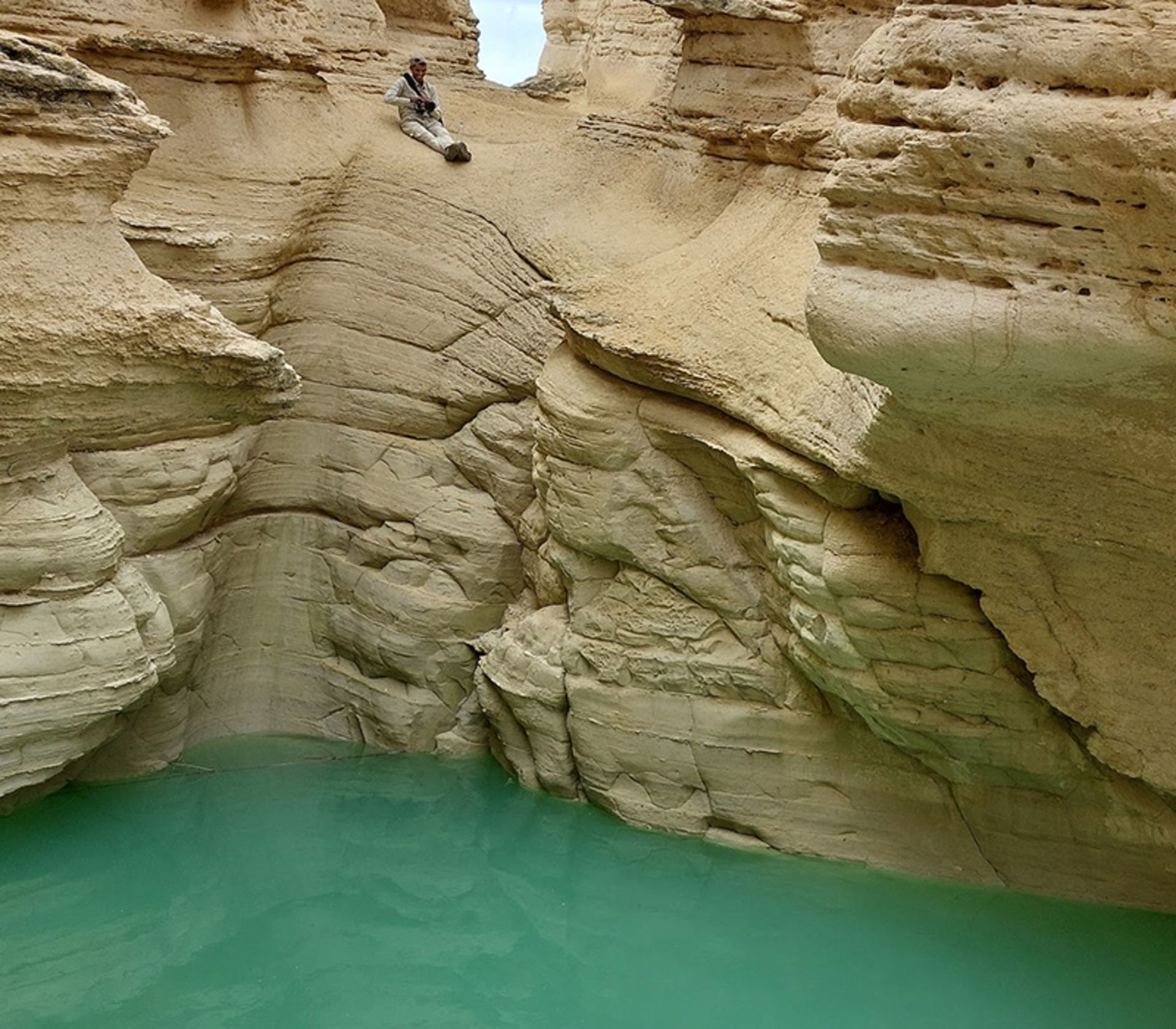 Turquoise water pool in the Karian Strait of Qeshm