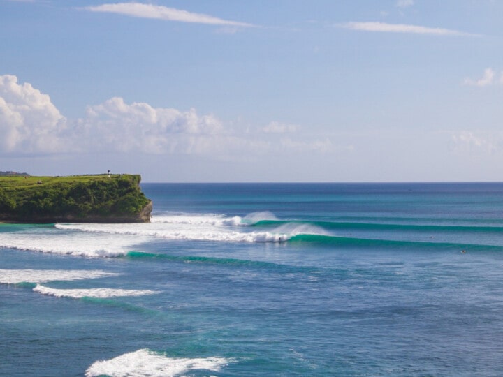 Balangan Beach (Balangan Beach) of the most beautiful beaches for surfing in Bali