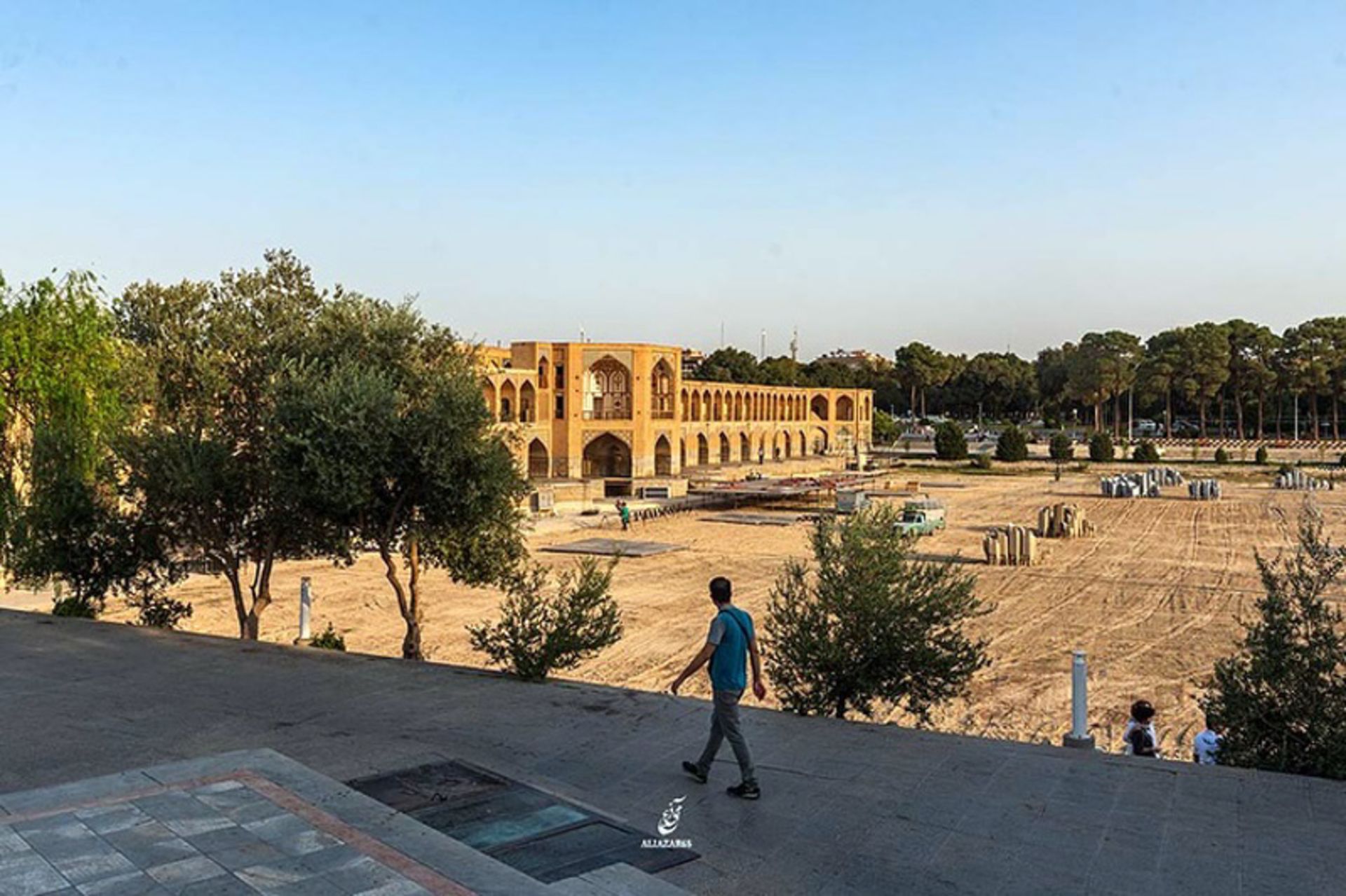 Concert on Zayandehrood floor