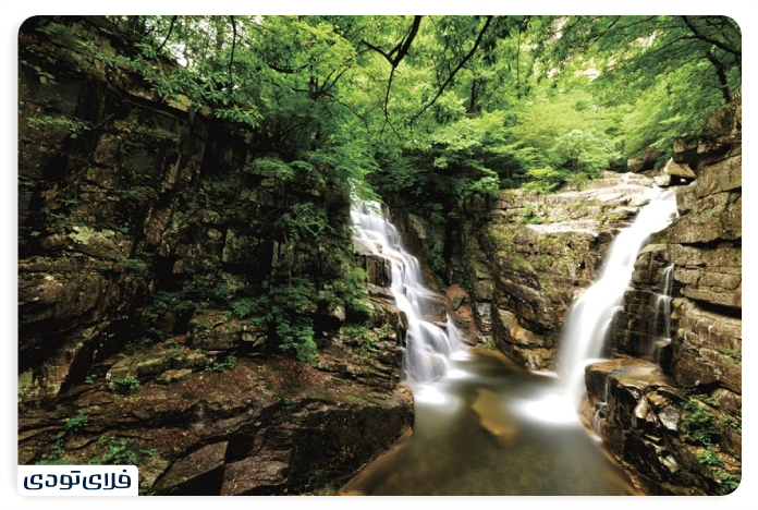 The best time to visit the spectacular emerald waterfall
