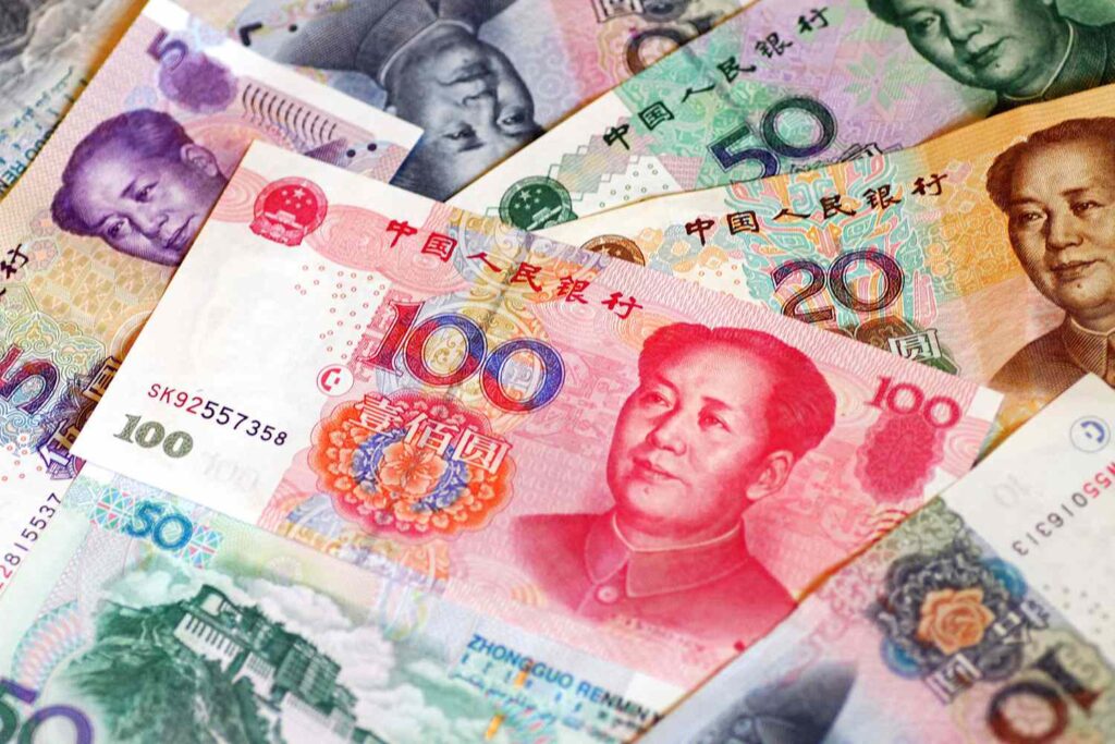 China's currency / dollar or yuan! Which currency to bring together