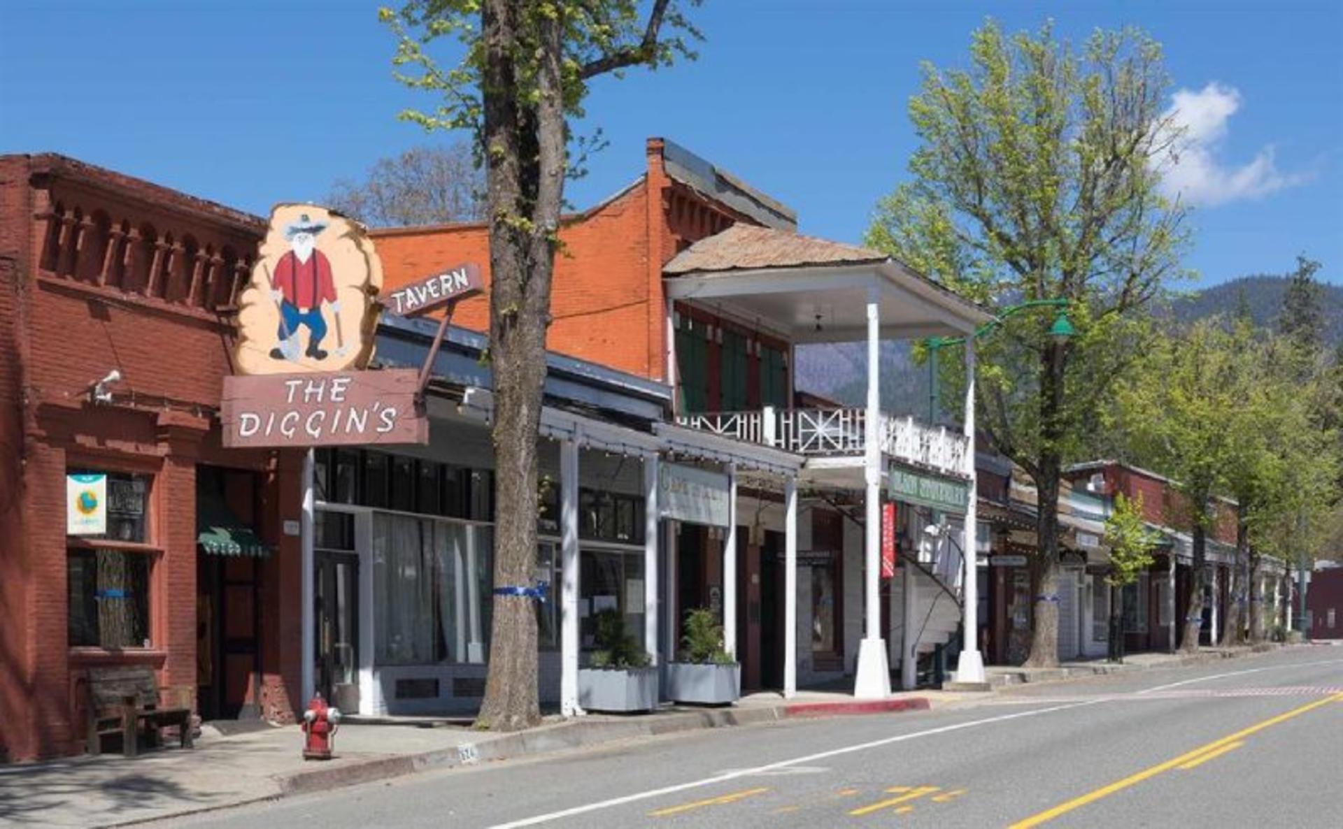 Shops on Larami Second Street