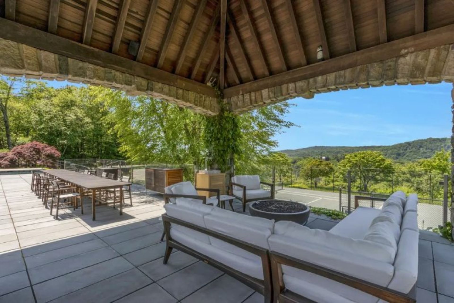 Renamor Mansion Furniture 