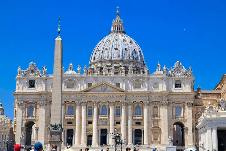 Travel guide to the Vatican; Where is the Vatican country? 21 Church of San Pietro