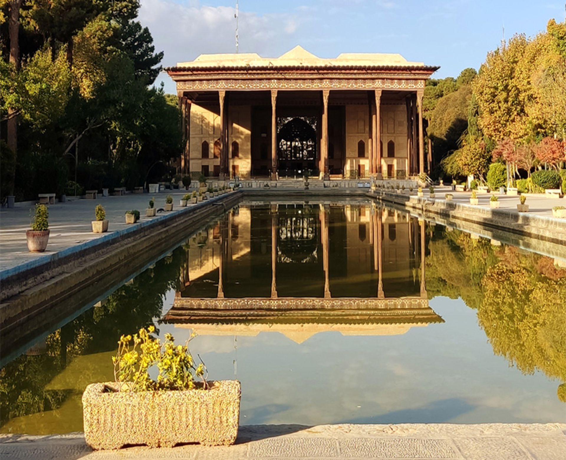 Isfahan Chehelston Palace Basin