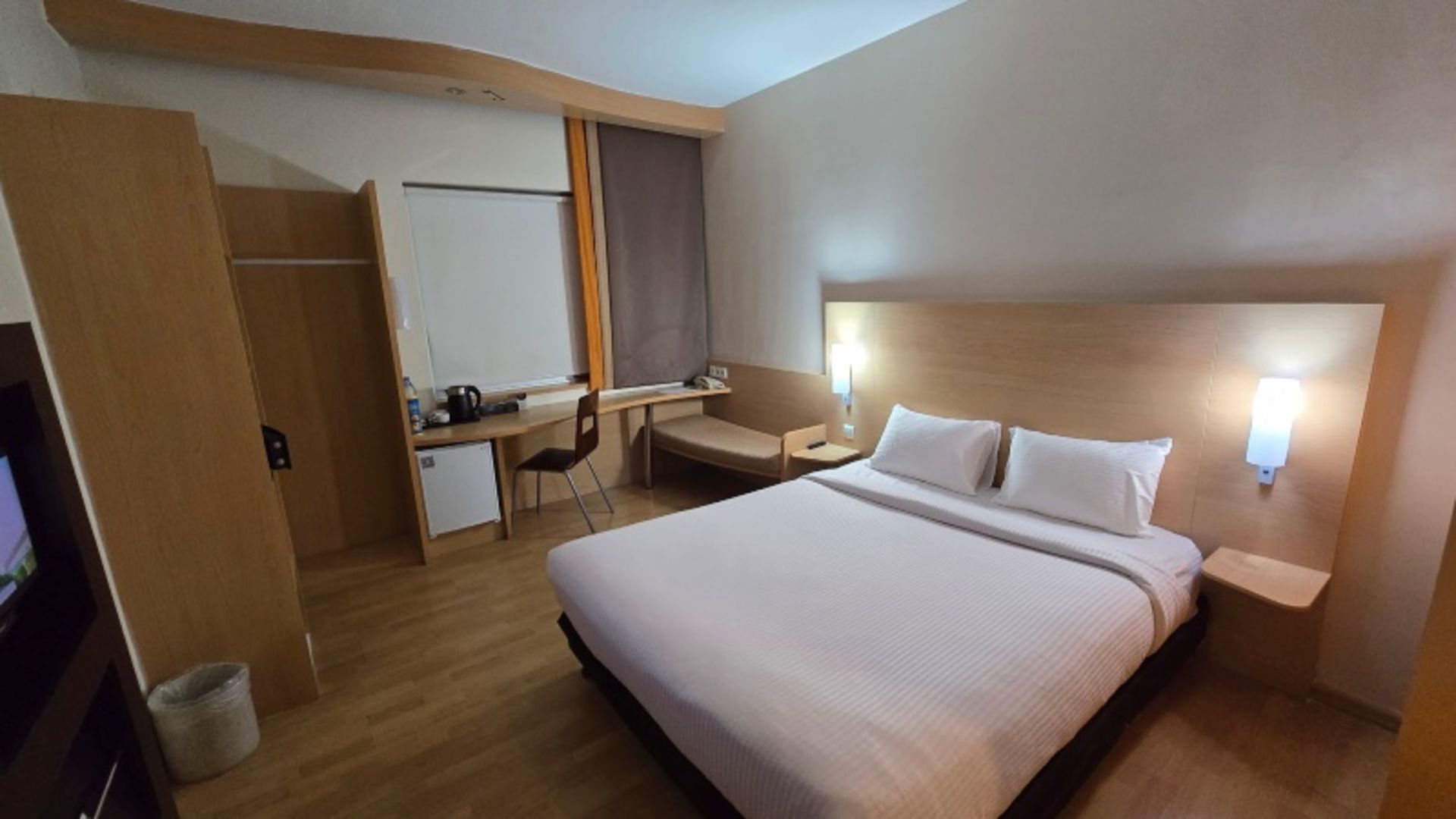 Facilities of the Ramis Hotel in Tehran