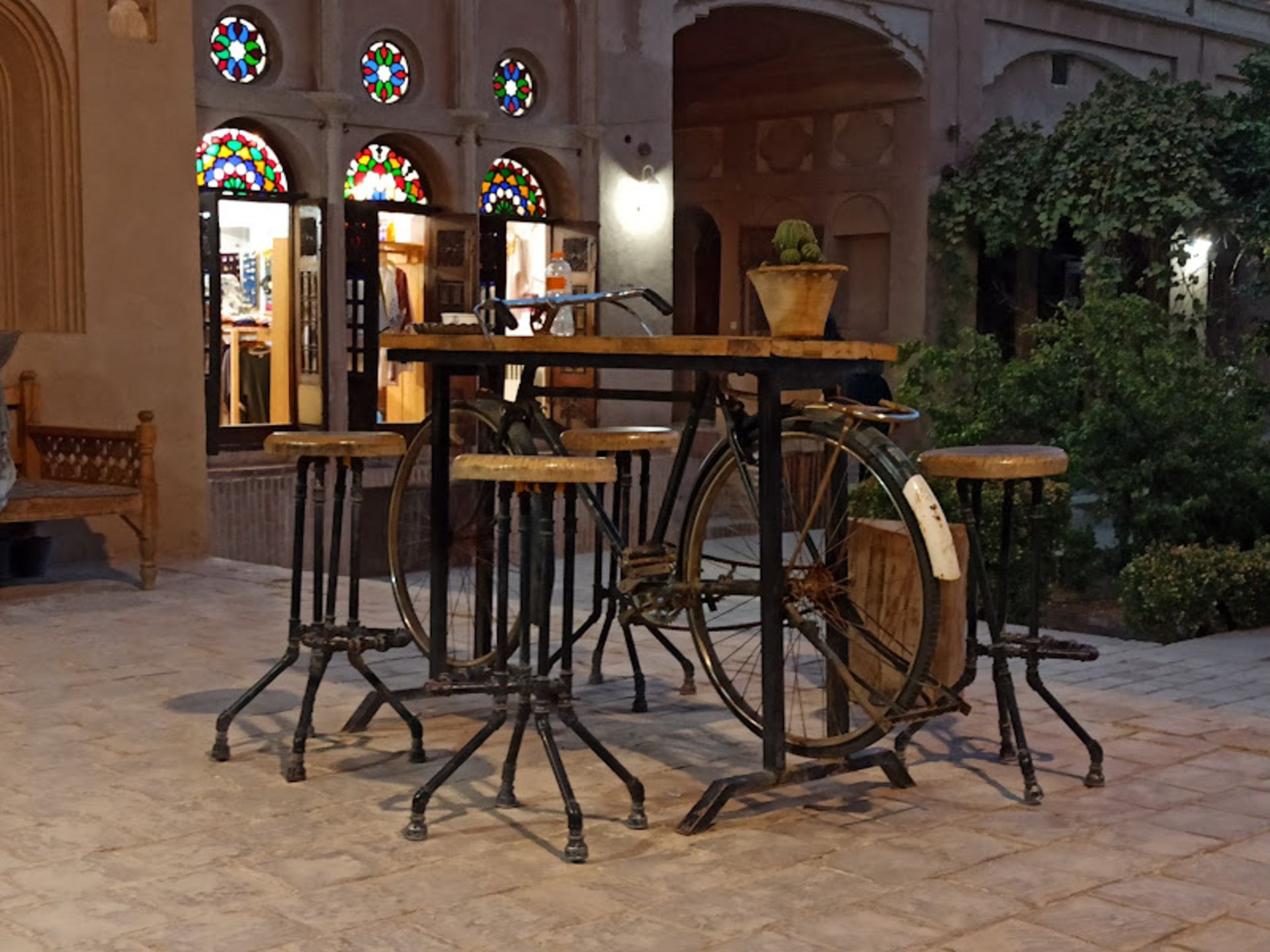 Attractive decoration in the yard of Larry