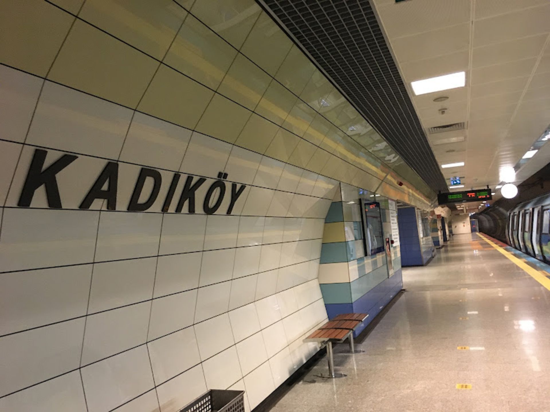 The interior of the Kadiko Metro Station 