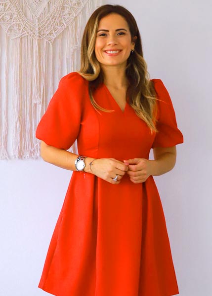 Short -sleeved red shirt