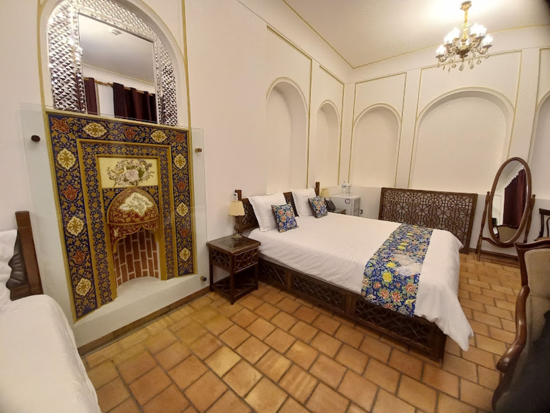 Traditional Boutique Room Mirza Mehdi Farahbashi in Tabriz