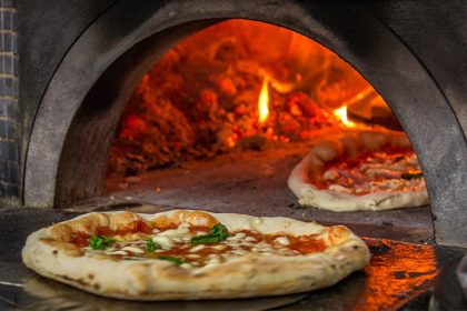 Baking Italian pizza in tenor