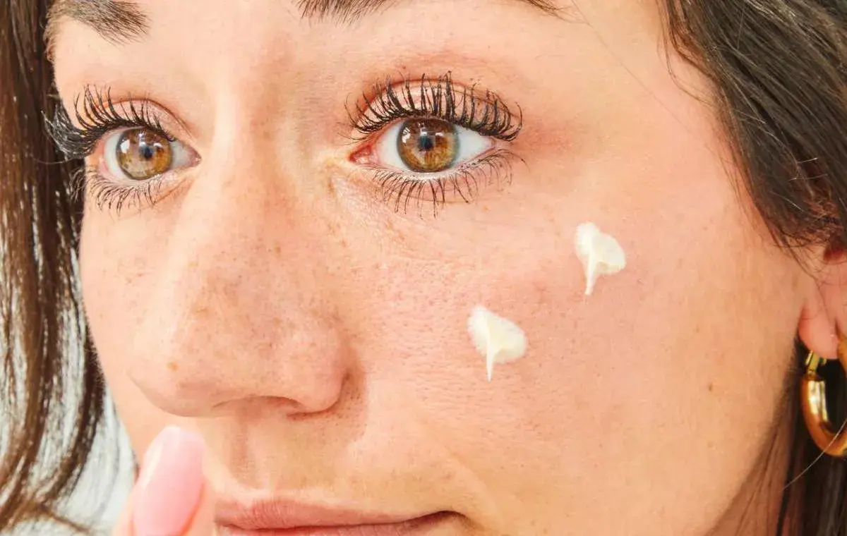Complications of hydrocortisone ointment for facial stains