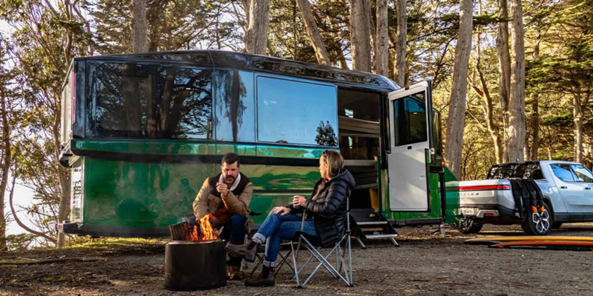Nature couple with caravan Light Ship