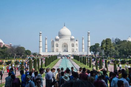 The presence of mass tourists in the Taj Mahal area