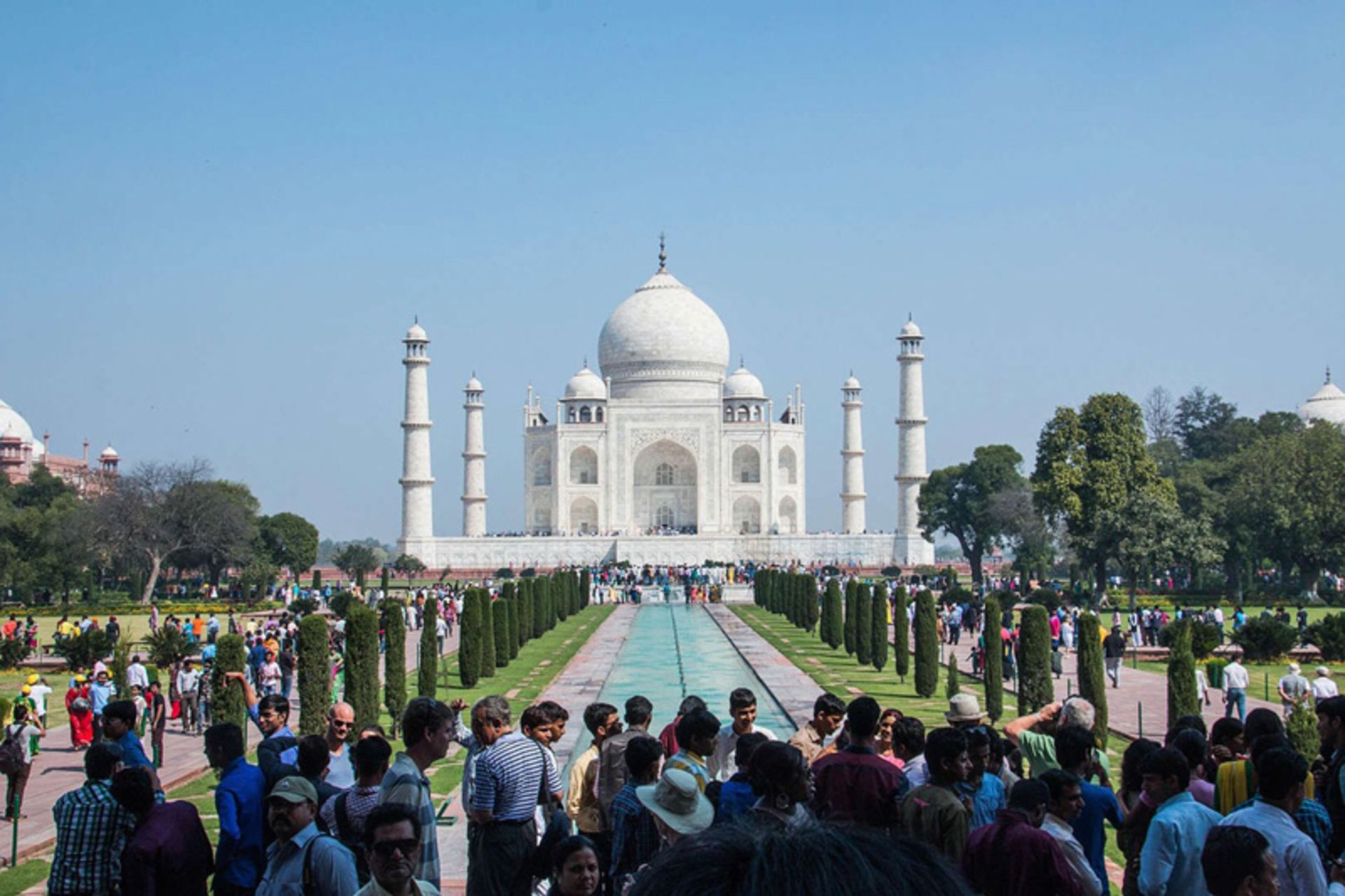 The presence of mass tourists in the Taj Mahal area