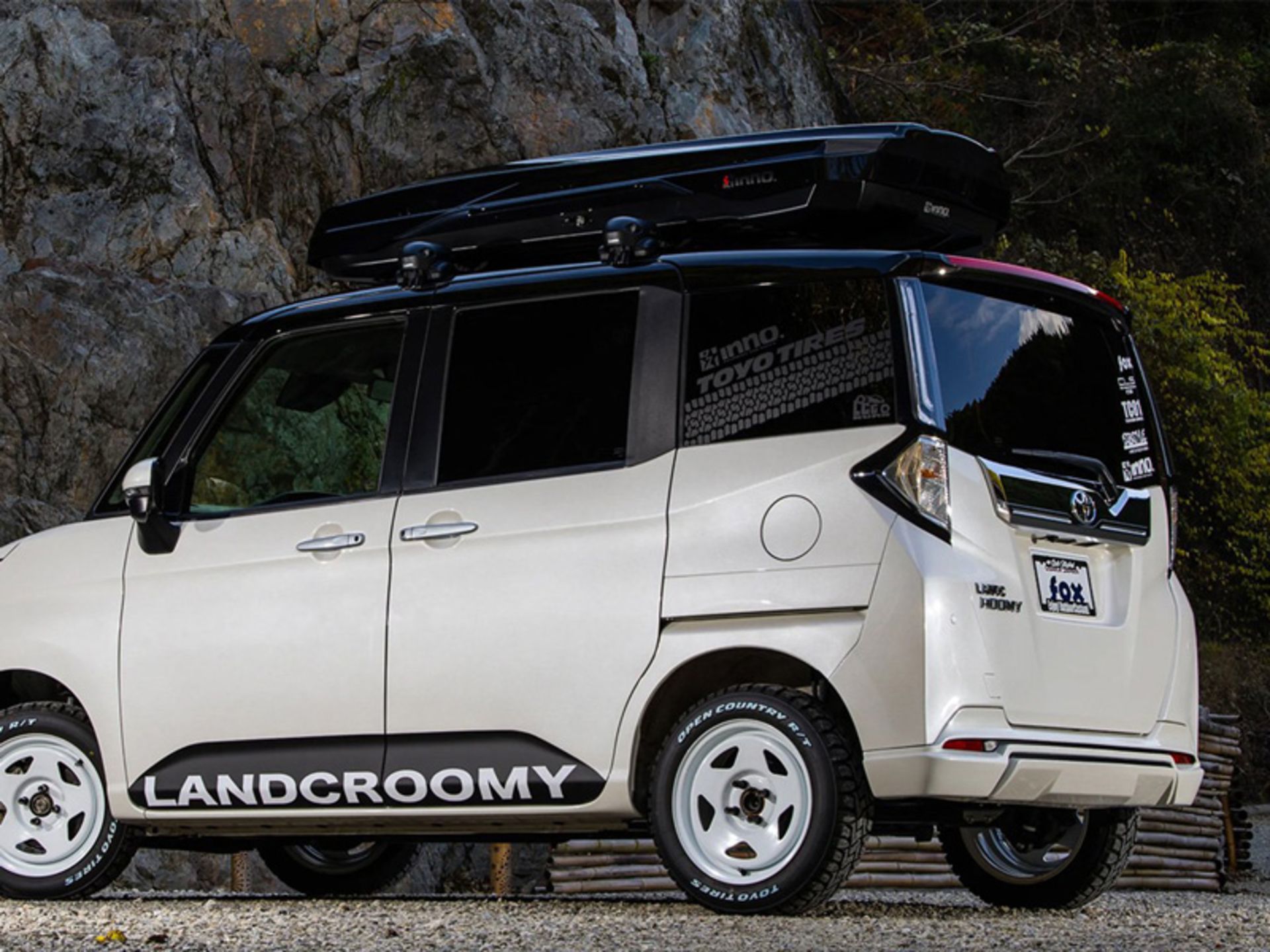 Toyota Roman mini -van -based side view