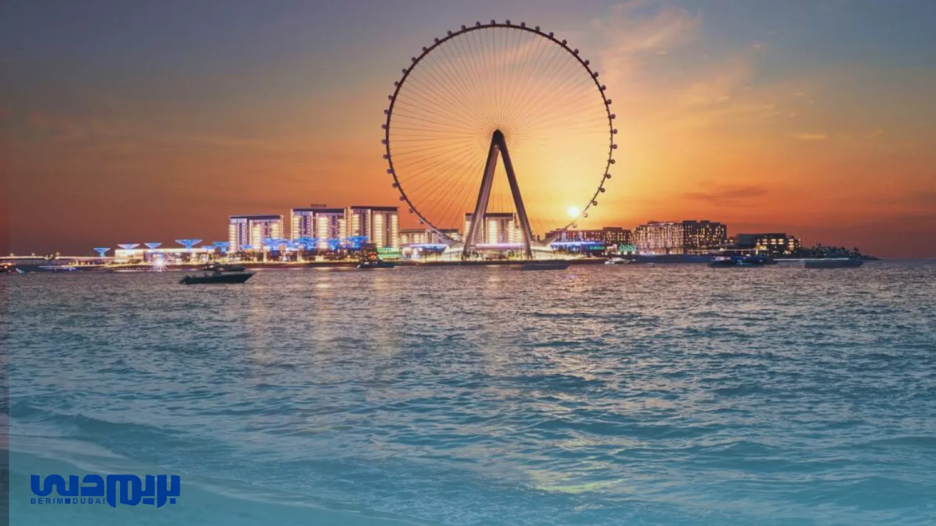 View the sunset in Dubai with a yacht