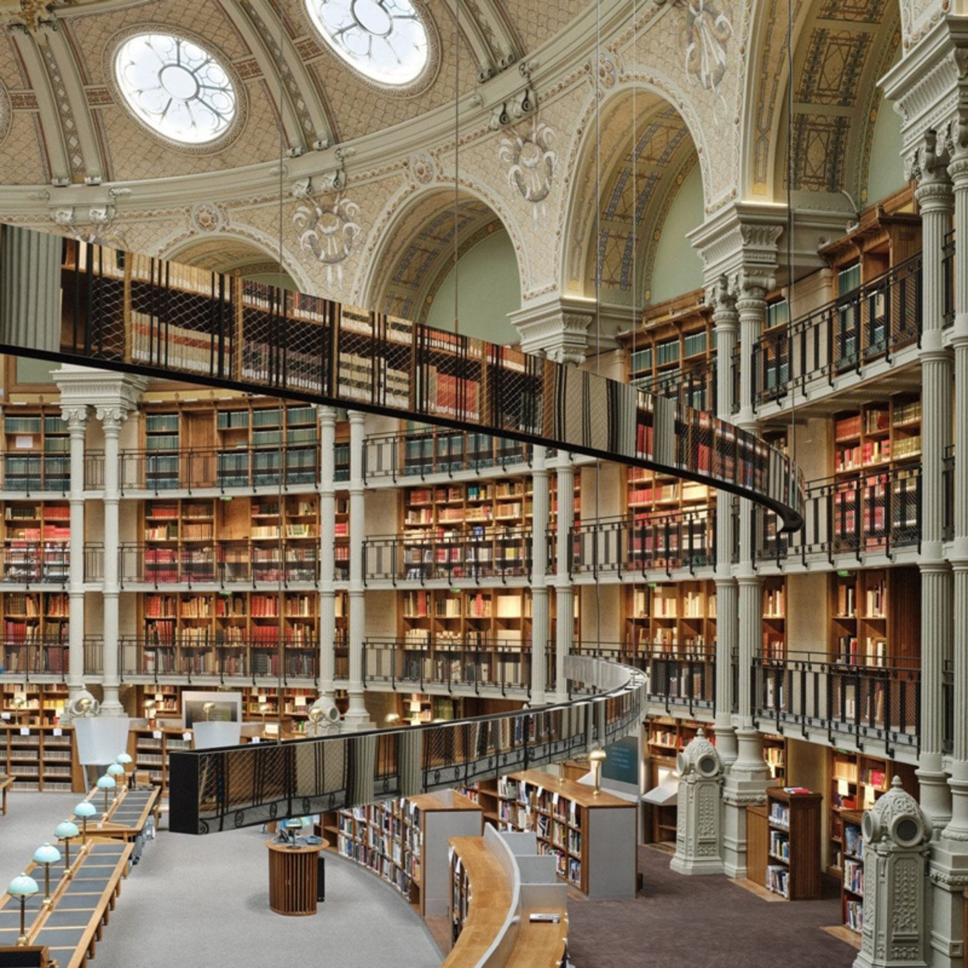 Book shelves and monuments in the French National Library