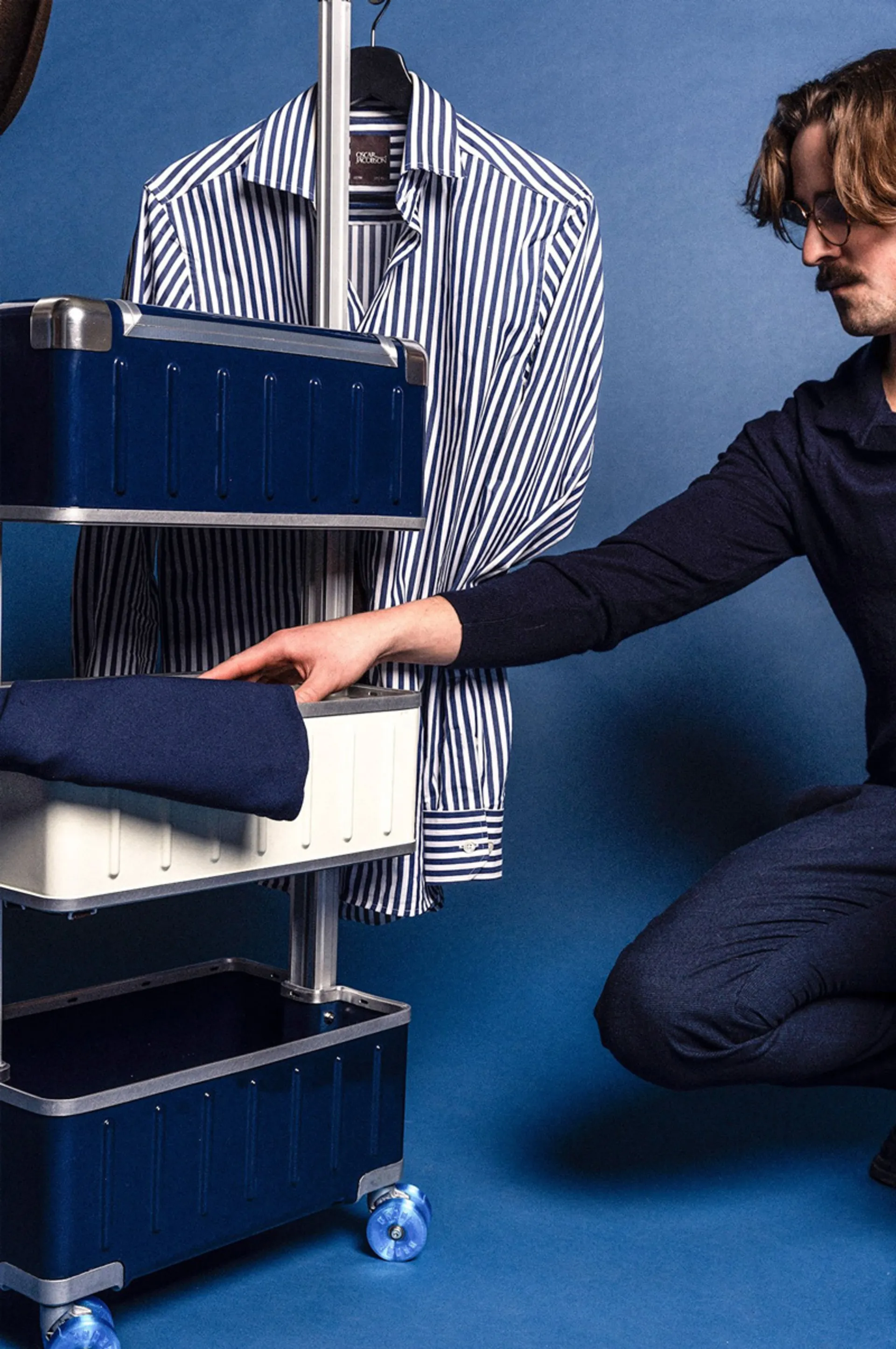 Use the luggage as a wardrobe