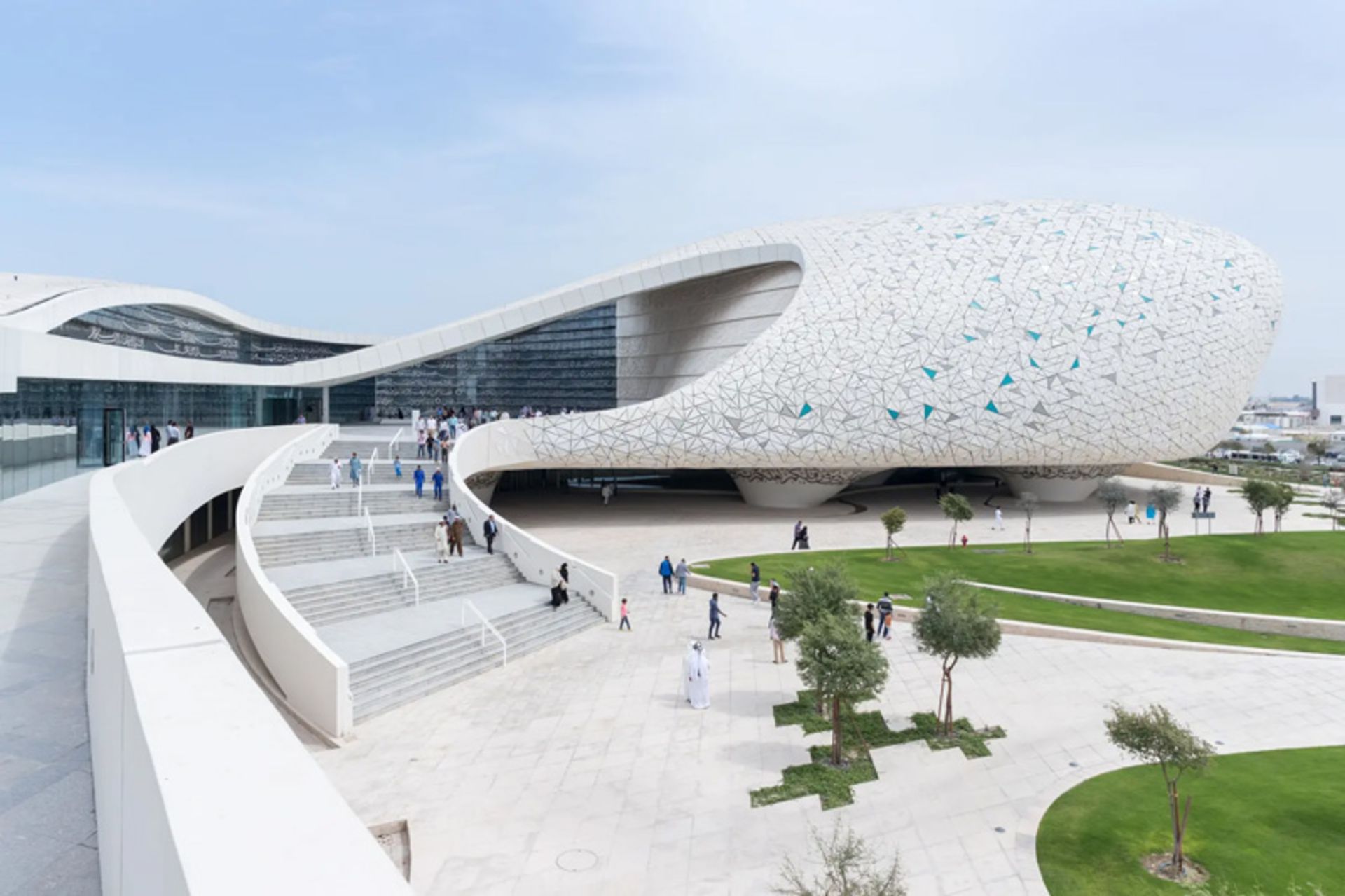 Entrance and entrance to the mosque of the city