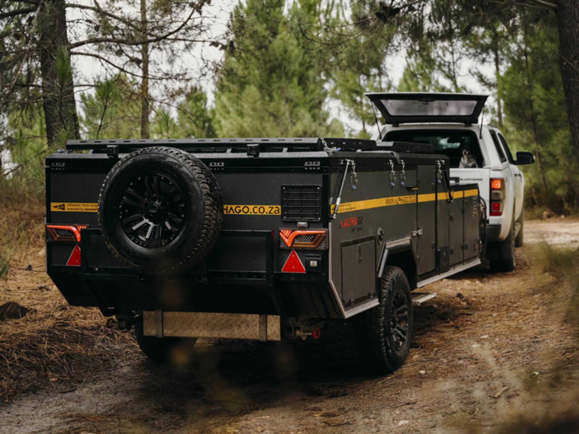 Alphagu trailer in autumn nature