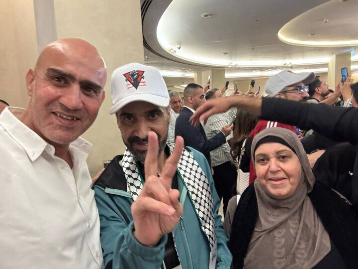 Welcoming Palestinian -free prisoners of cameras; Celebration of Victory + Photo