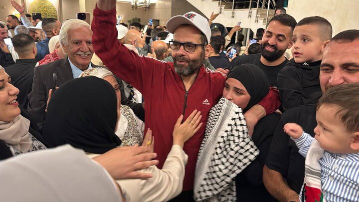 Welcoming Palestinian -free prisoners of cameras; Celebration of Victory + Photo