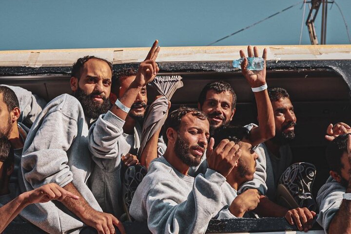 Welcoming Palestinian -free prisoners of cameras; Celebration of Victory + Photo